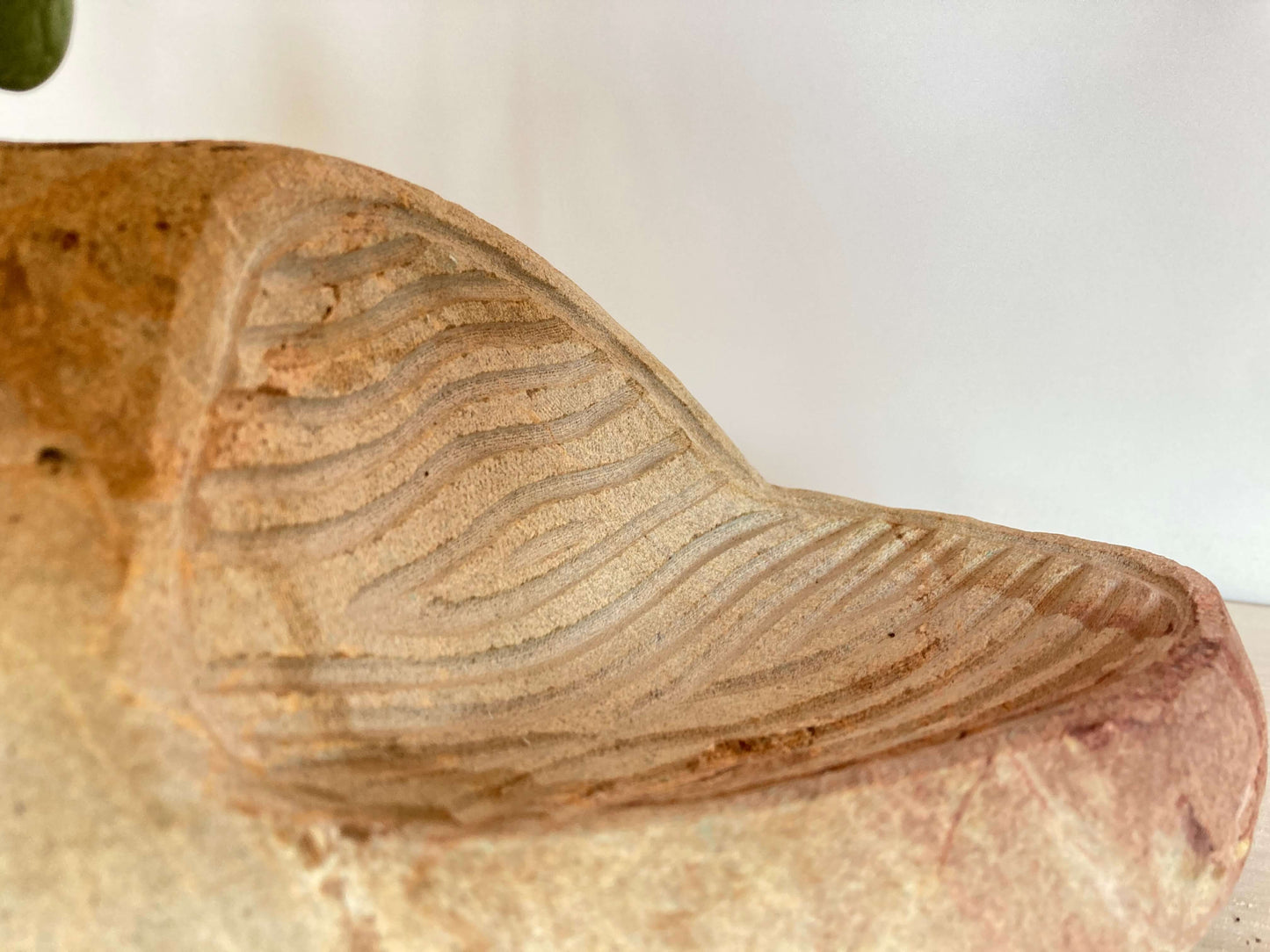 MACETA CON ESCULTURA.