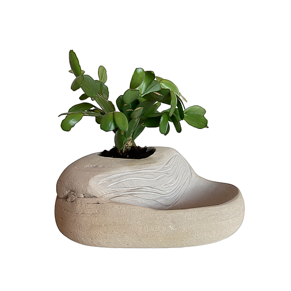 MACETA CON ESCULTURA.